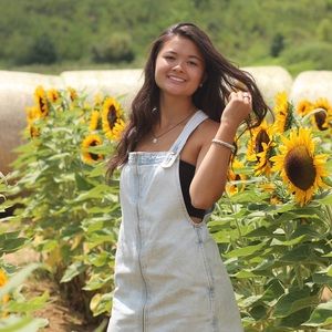 Meet your Posher, Chloe